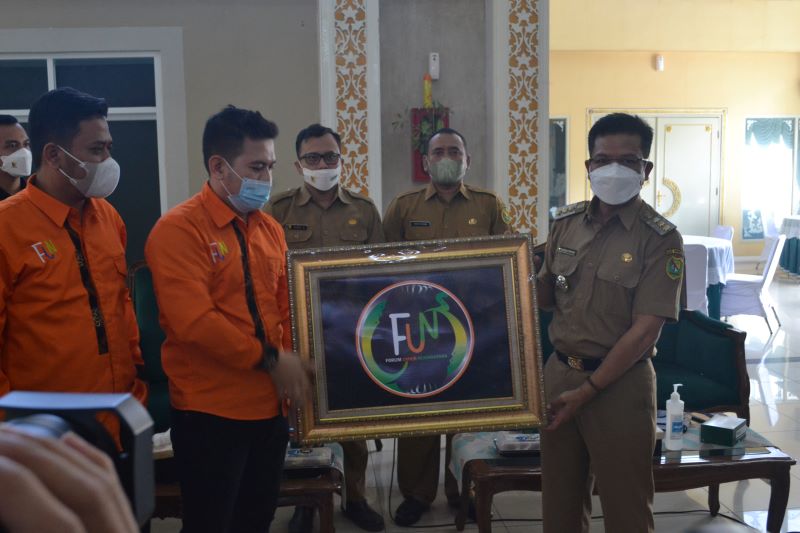 Forum UMKM Nuswantara Gelar Festival Sarung Majalaya