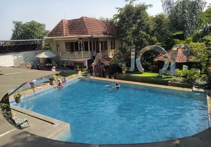 Bober Backyard Berenang Air Hangat di Tengah Hutan Lindung Jadi Hidden Gem Baru di Bandung!