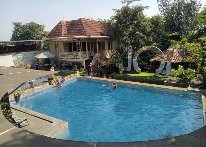 Bober Backyard Berenang Air Hangat di Tengah Hutan Lindung Jadi Hidden Gem Baru di Bandung!