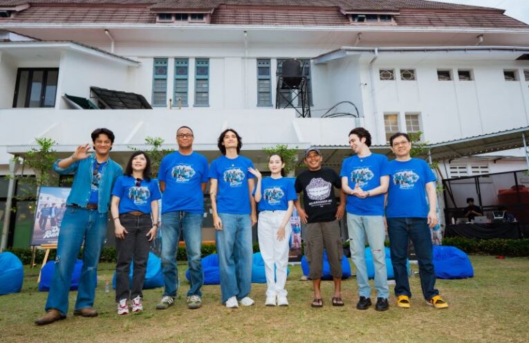 Rudi Soedjarwo x Pidi Baiq Duet di Film 'Dan Bandung', Siap Bikin Galau!